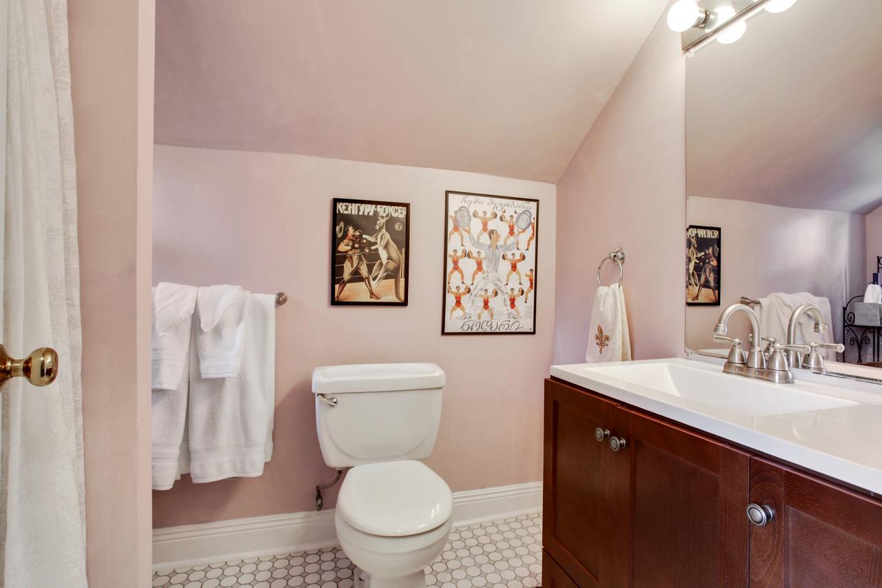Deluxe Queen Suite