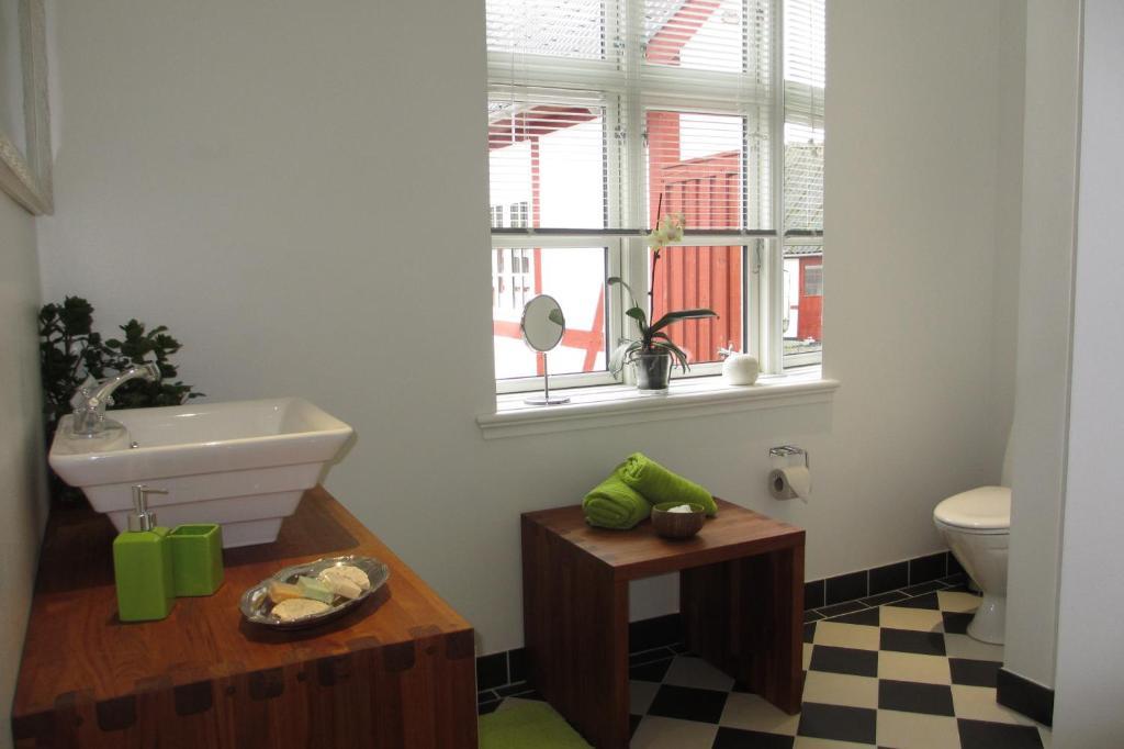 Dobbeltværelse med fælles badeværelse