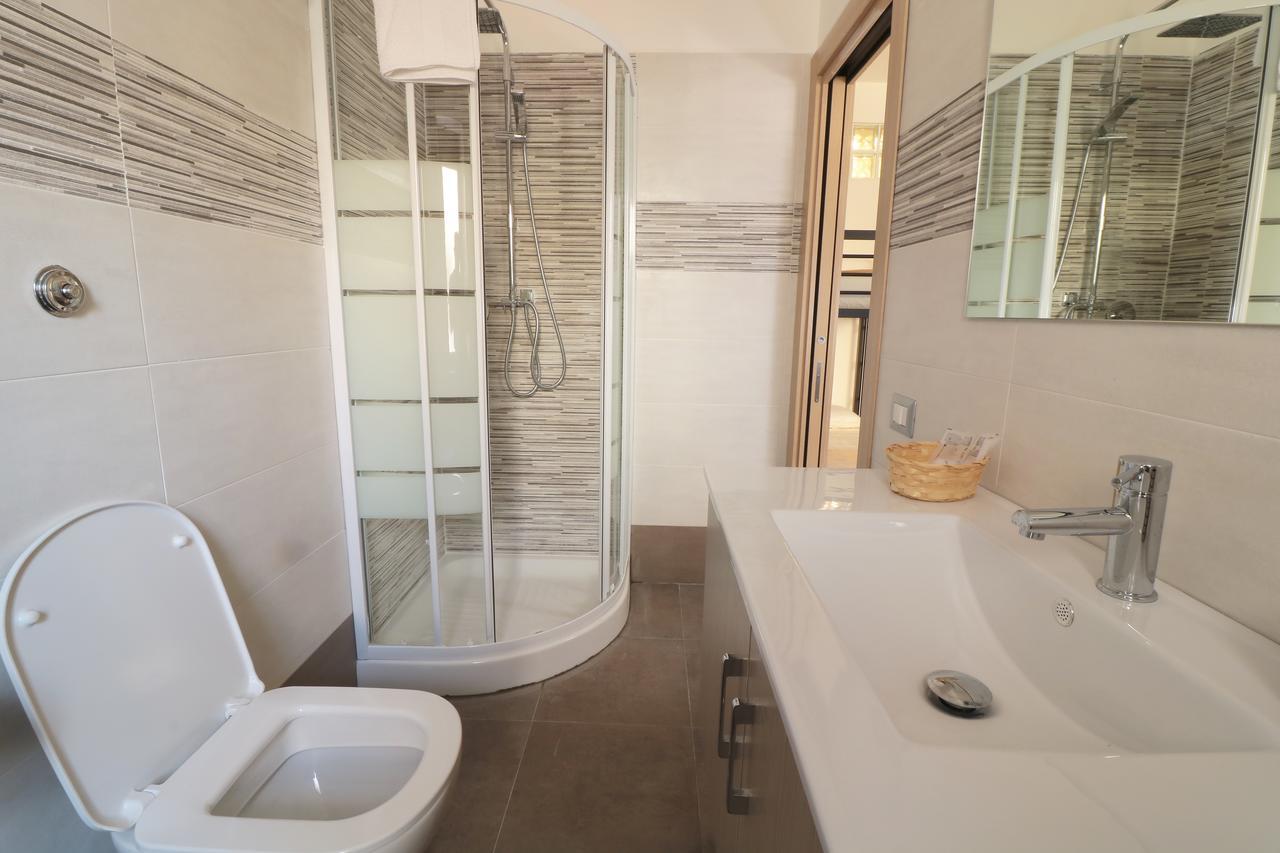 Family Room Private Bathroom