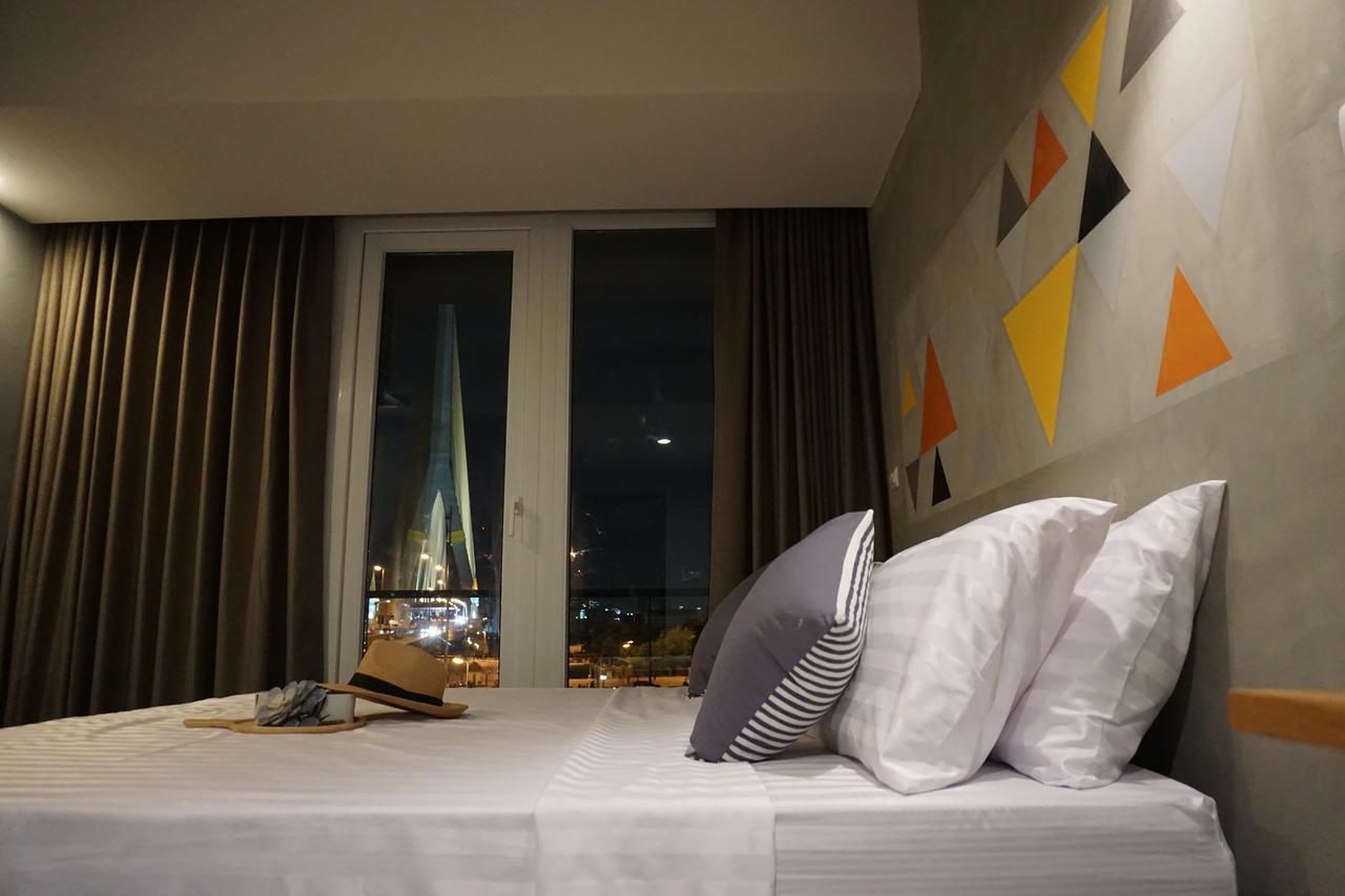 Superior King Room with Rama VIII Bridge view