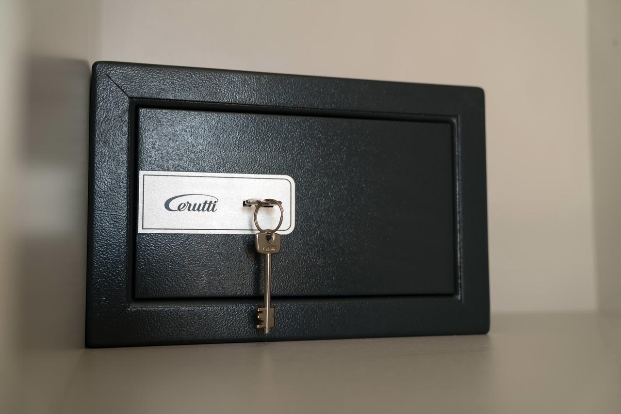 Deluxe Double Room with Balcony,579158937:JPEG