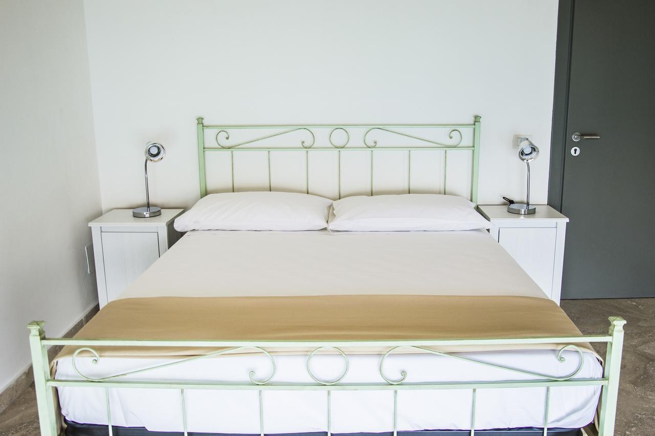 Family Room with Shared Bathroom,587767185:JPEG