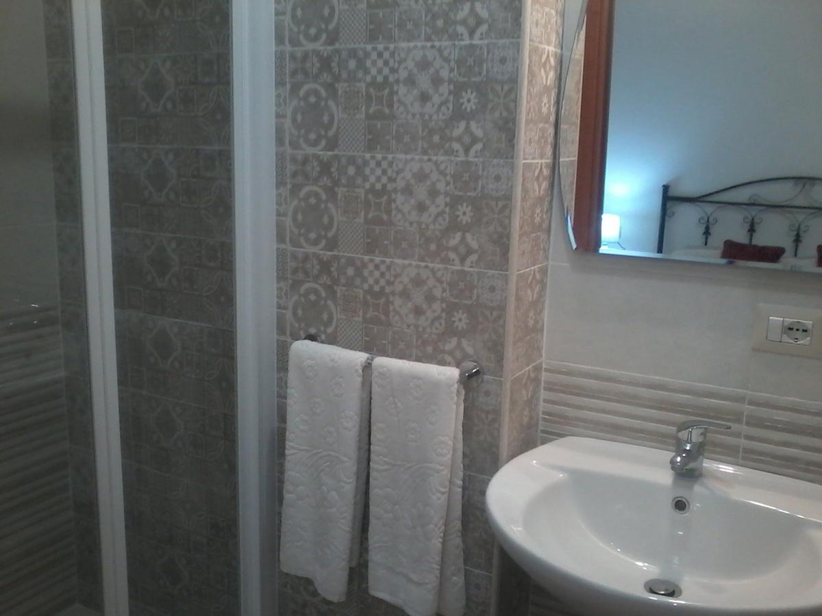Double Room Private Bathroom,587783325:JPEG
