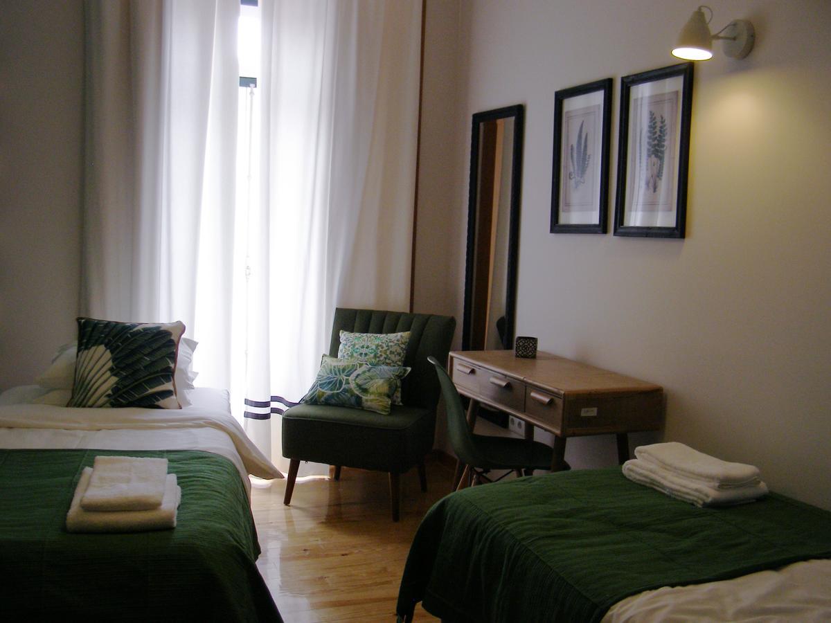 Twin Room with Shared Bathroom,595689243:JPEG