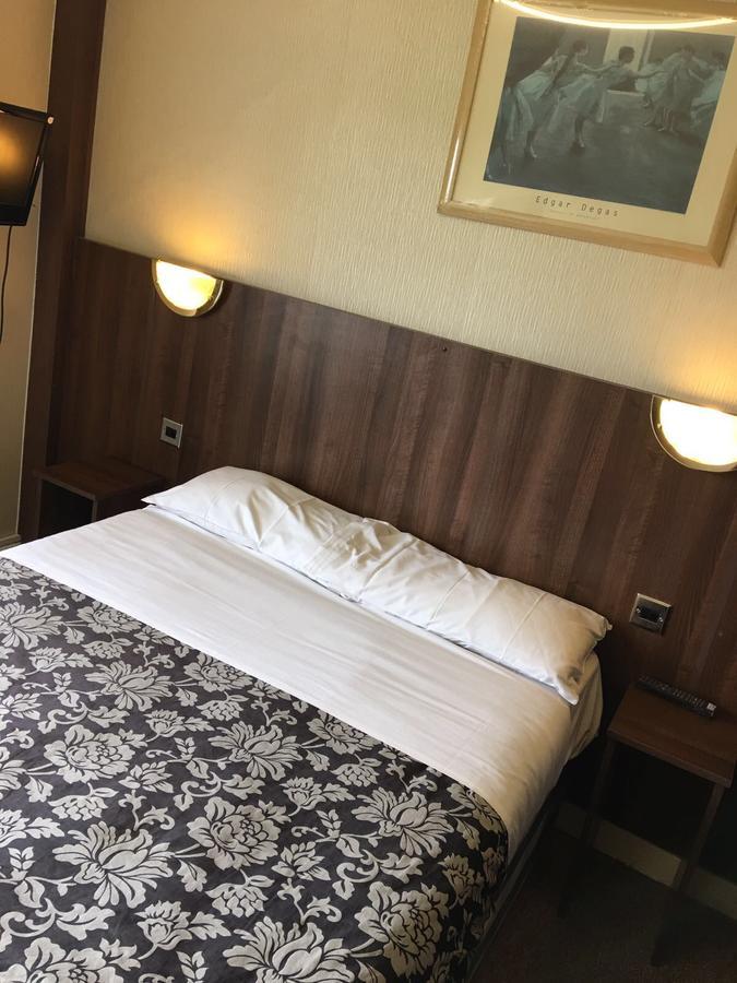 Double Room with Private Bathroom,595767645:JPEG