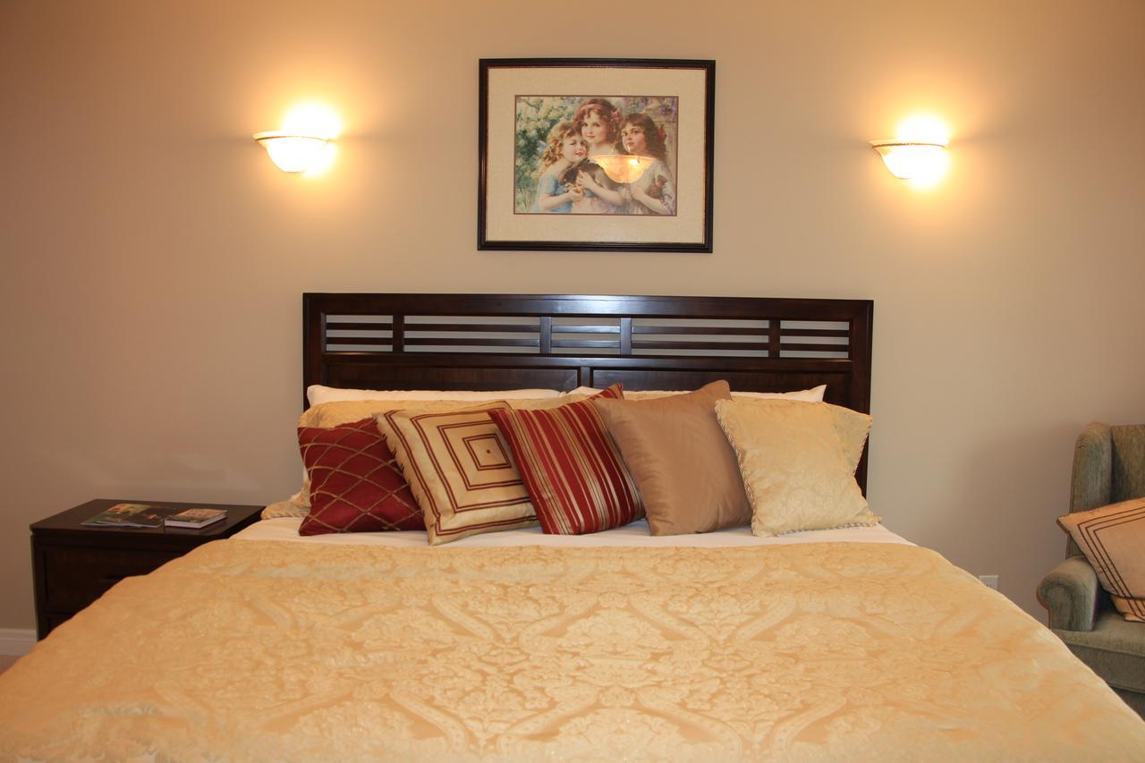 Suite,596161239:JPEG