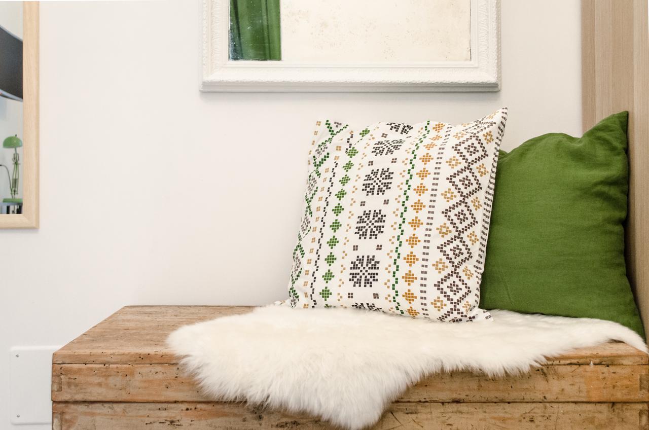 Deluxe Double Room with Bath,612969725:JPEG