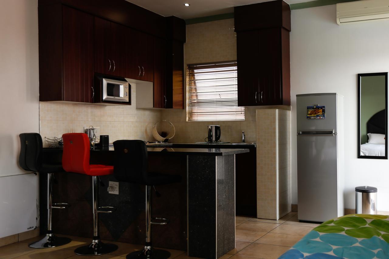 Family Room,613023890:JPEG