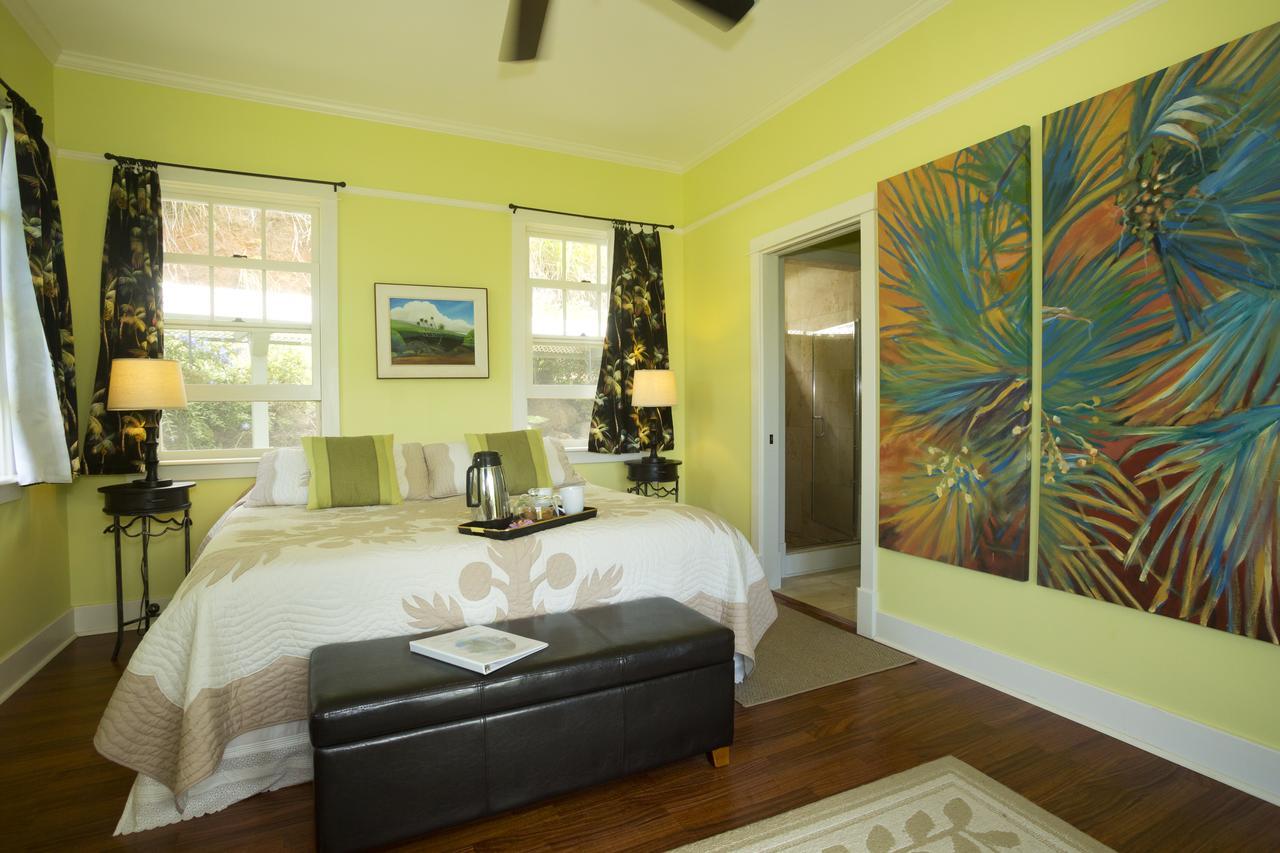 The Palms Room - One King Bed