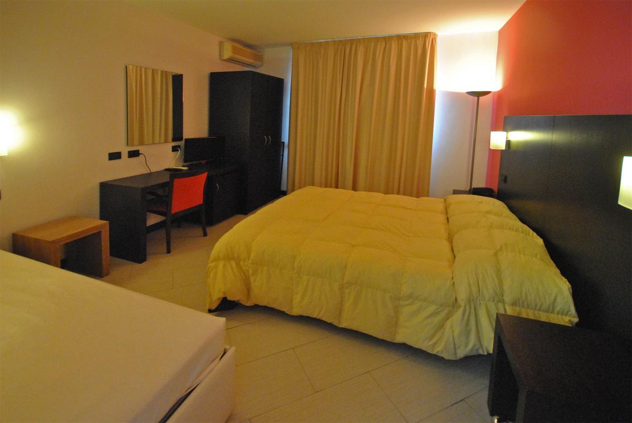 Double or Twin Room Side Sea View,800121519:JPEG