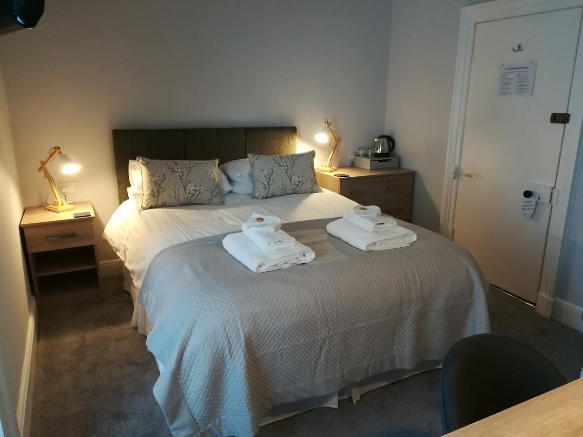 Small Double Room,631177038:JPEG