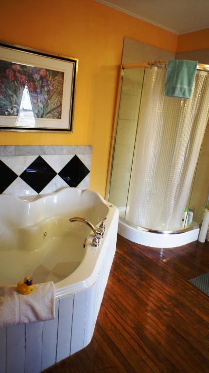 King Suite with Spa Bath