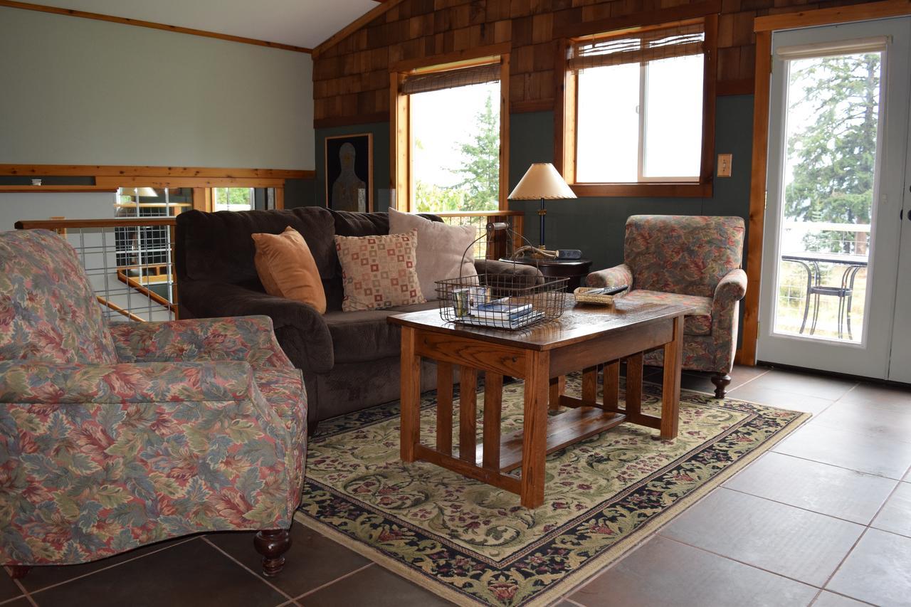 Deluxe Queen Suite