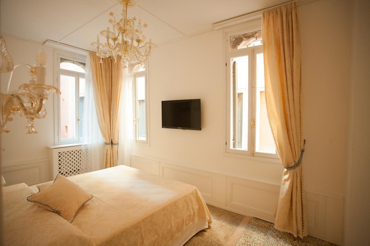 Standard King Room,636327000:JPEG