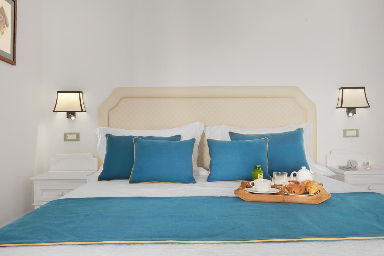 Deluxe Double Room with Bath,638969007:JPEG