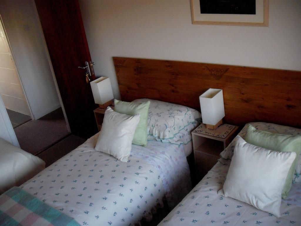 Triple, Double/Twin Room with Private External Bathroom