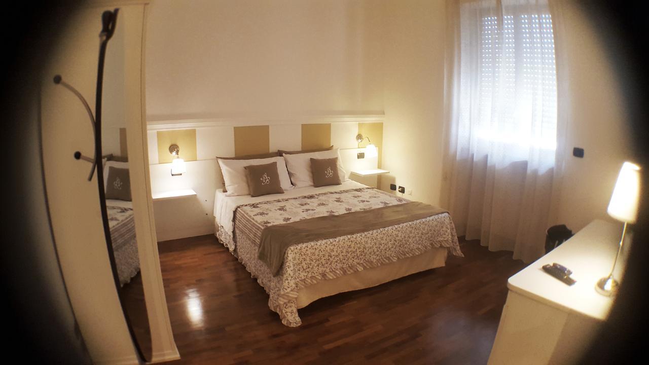 Deluxe Room,639329322:JPEG