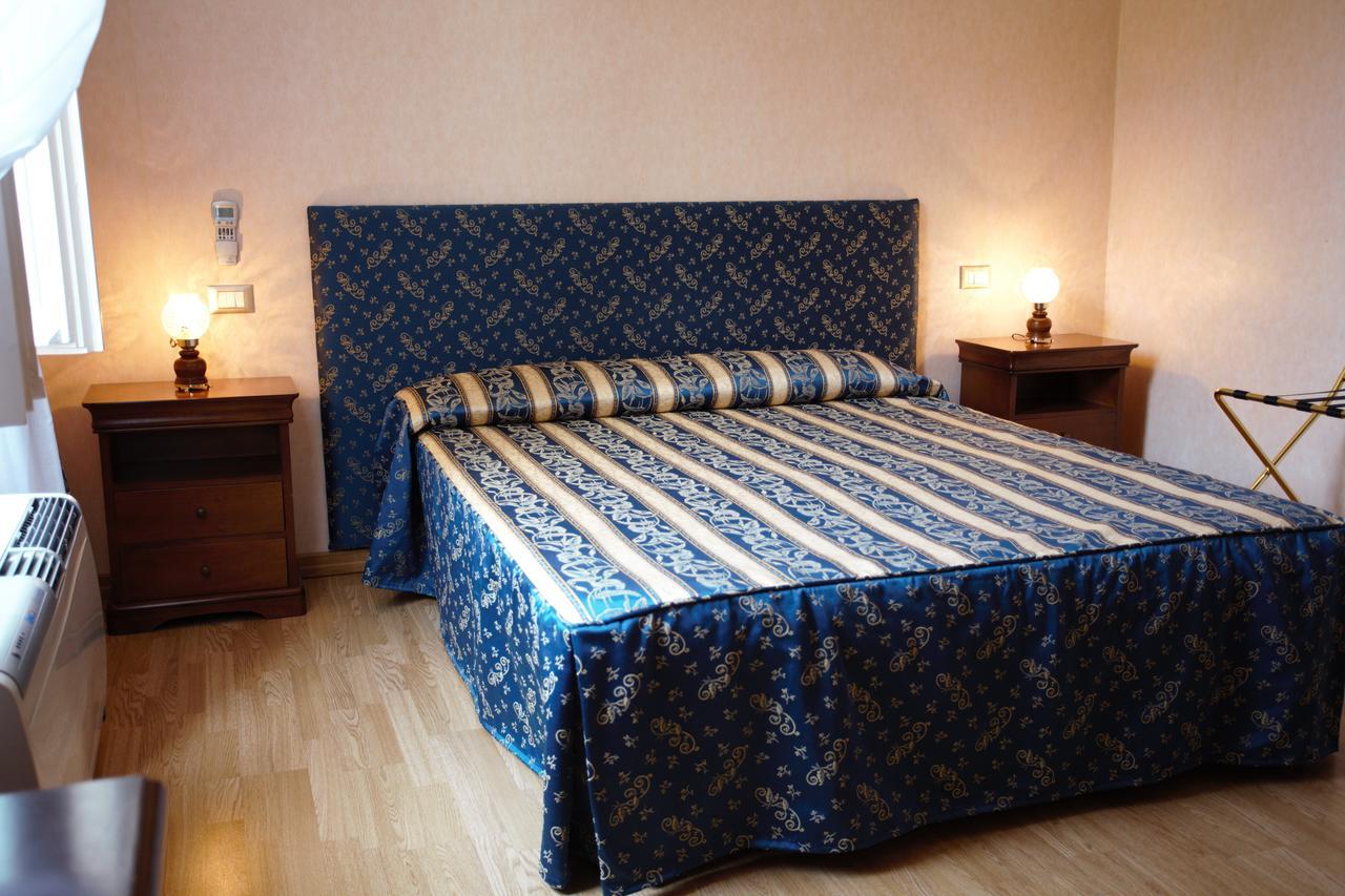 Double Room,639338106:JPEG