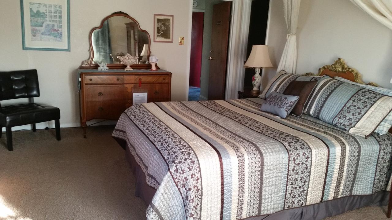 Deluxe King Room with Balcony