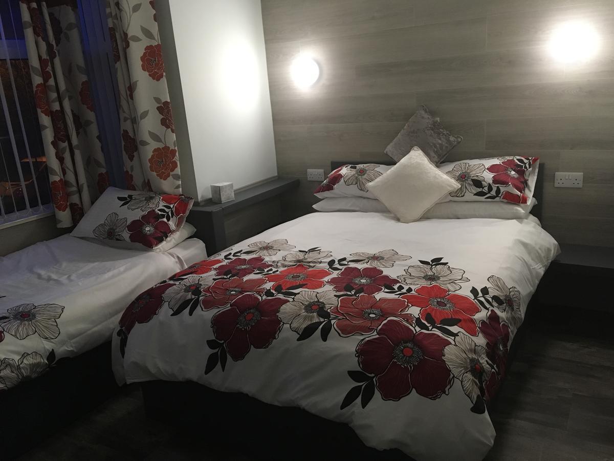 Family Room (2 Adults + 1 Child)