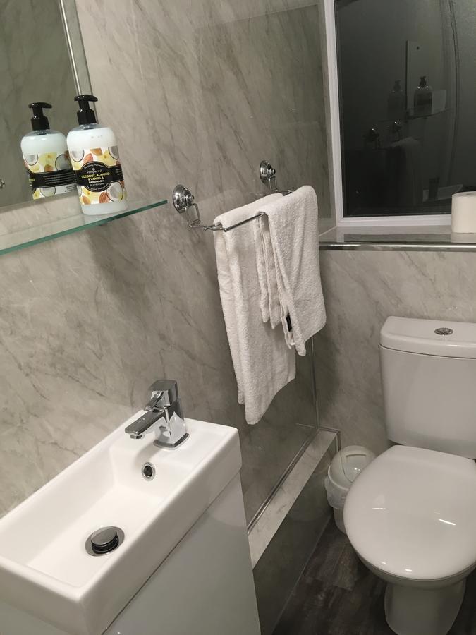 Family Room (2 Adults + 2 Children)