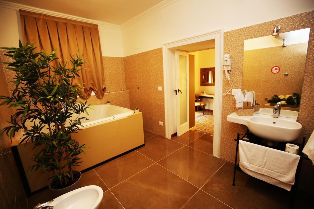 Suite mit Queensize-Bett und Whirlpool