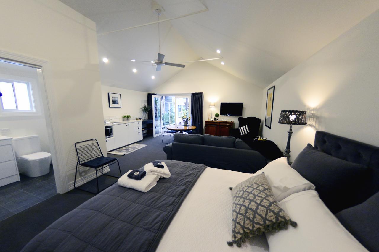 Deluxe Queen Studio