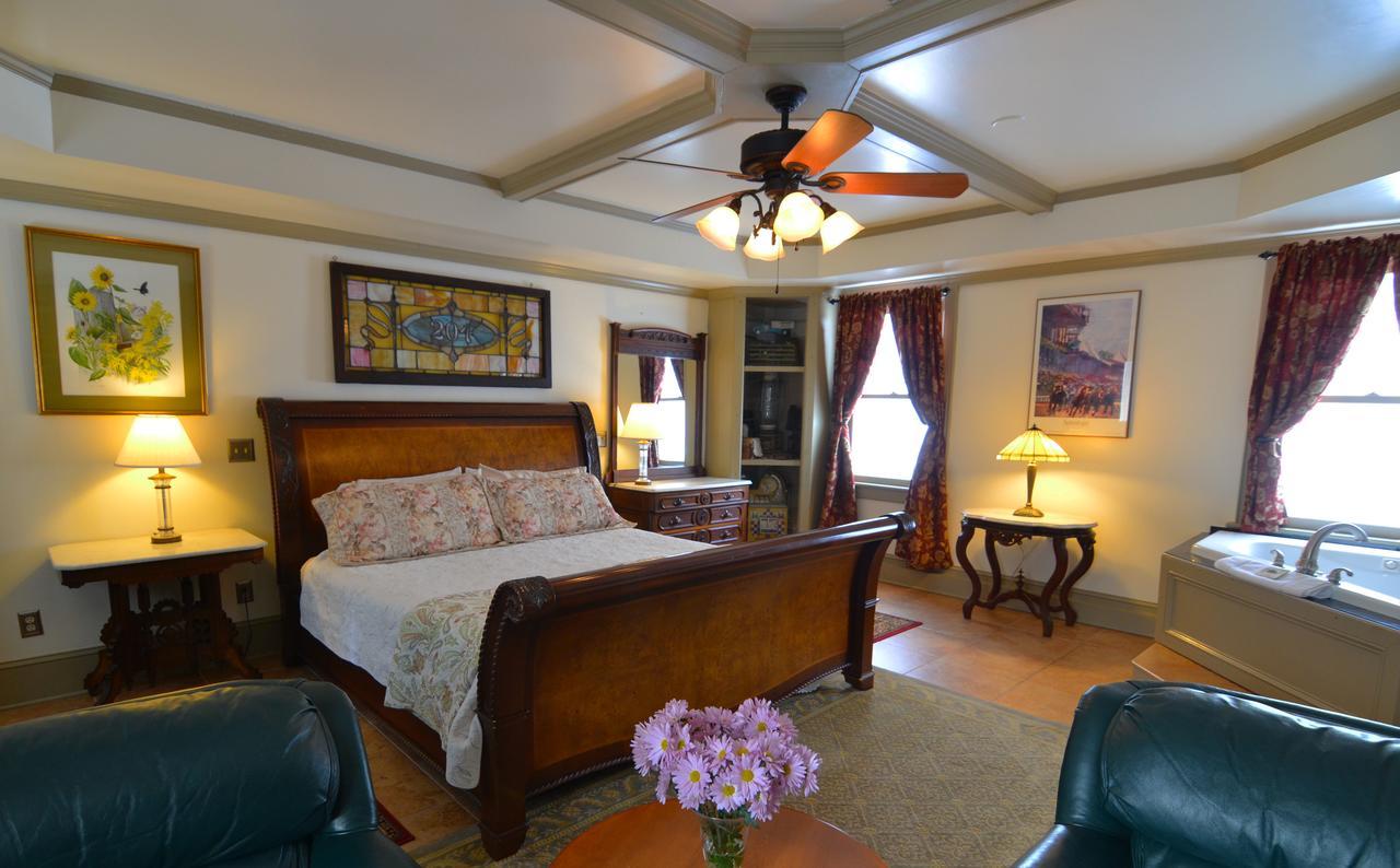 Deluxe King Suite