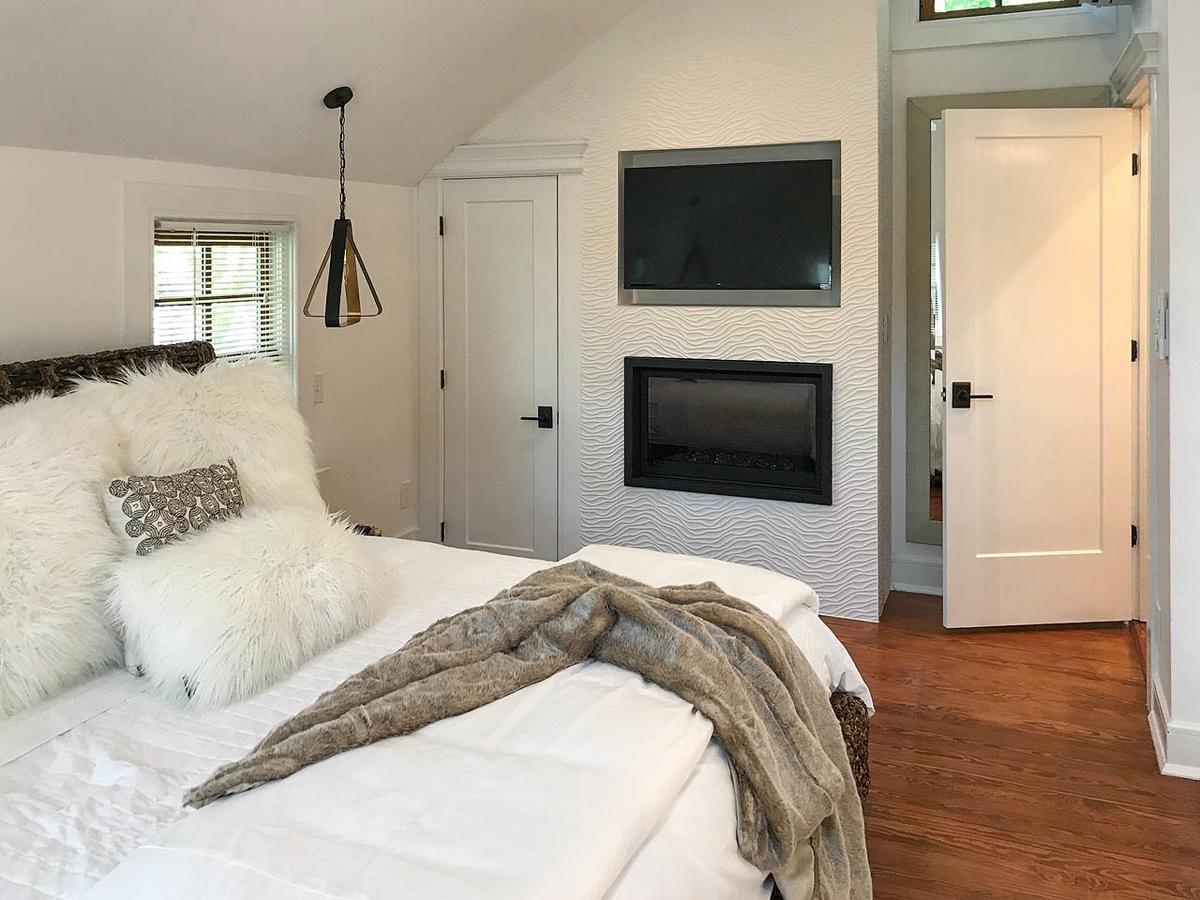 Deluxe King Suite