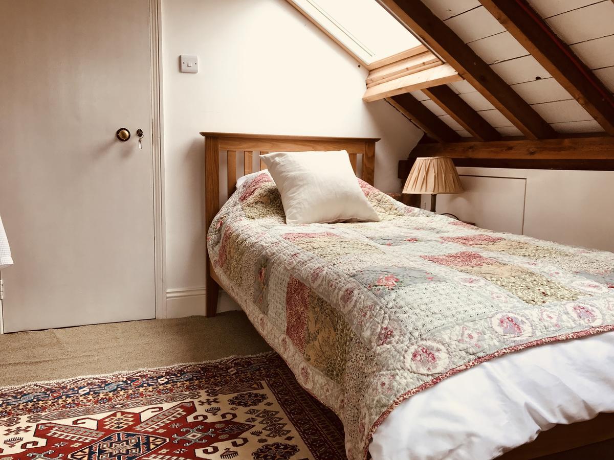 Standard Twin Room with Shared Bathroom