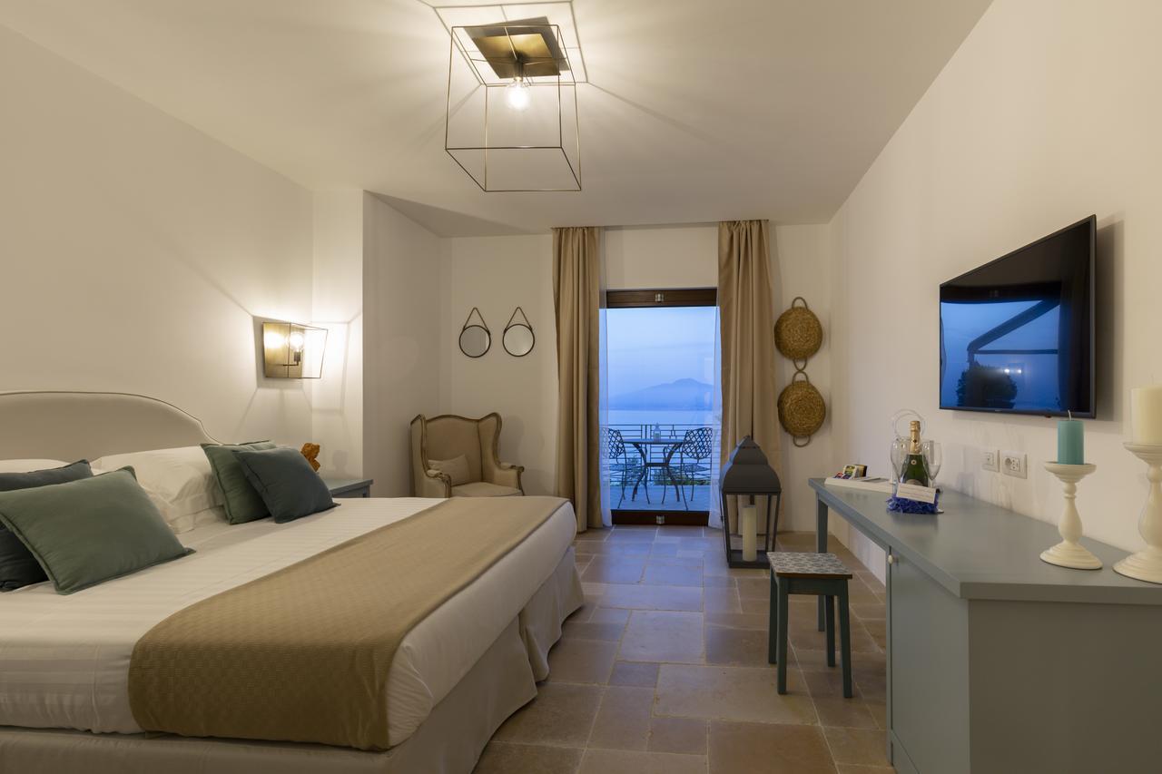 Deluxe Double or Twin Room with Sea View,662686176:JPEG
