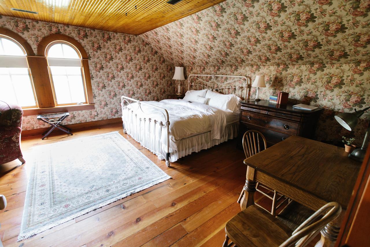 Deluxe King Suite