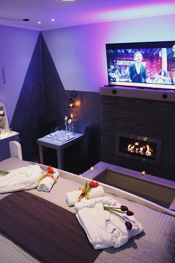 Deluxe Suite Spa Bath