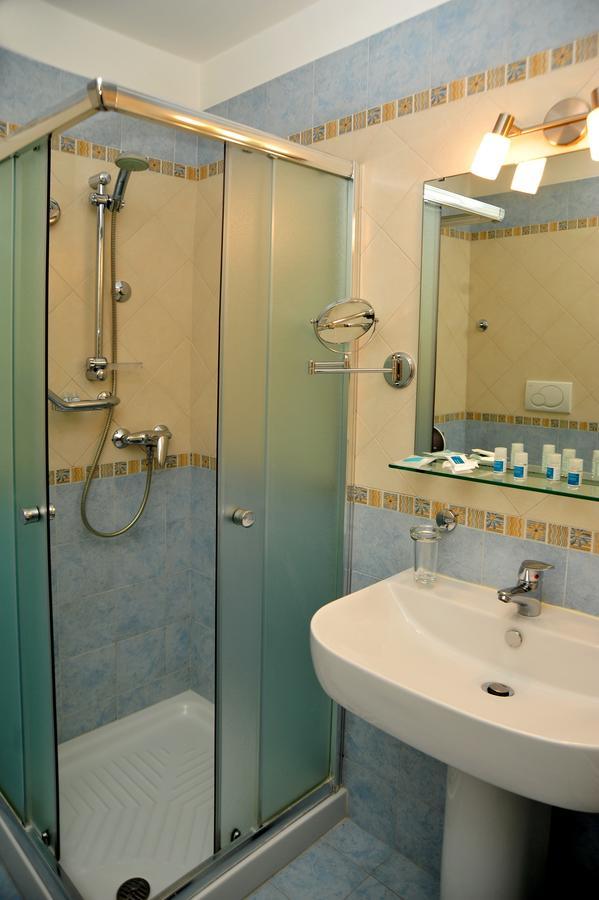 Double or Twin Room Kitchenette