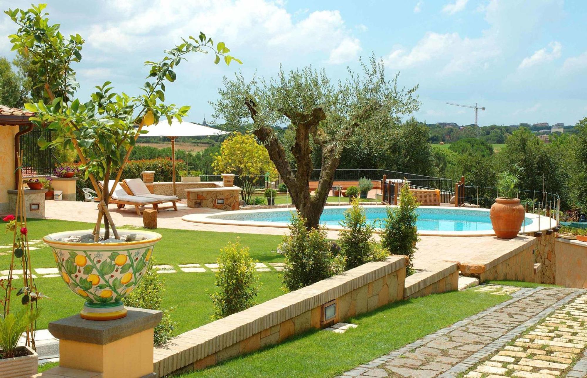 Queen Suite with Pool View