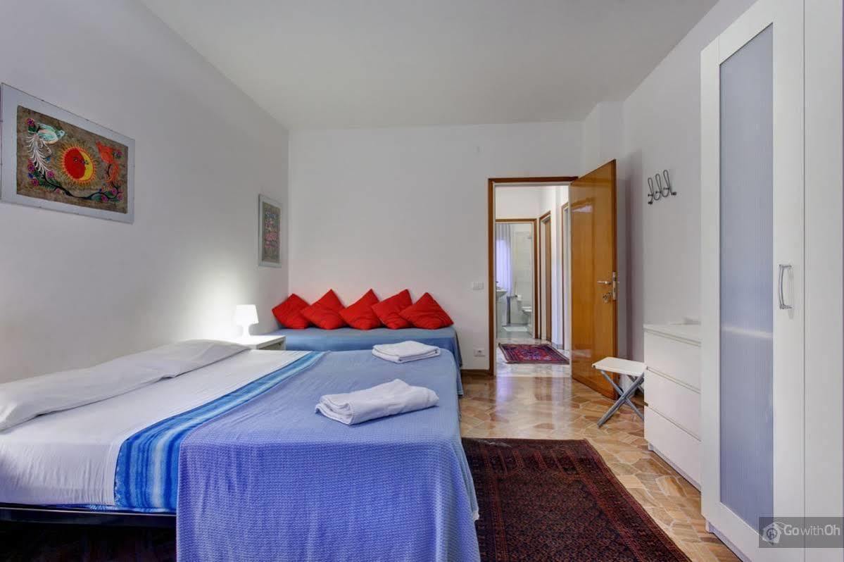 Camera Matrimoniale/Doppia con Letti Singoli con Bagno Privato Esterno