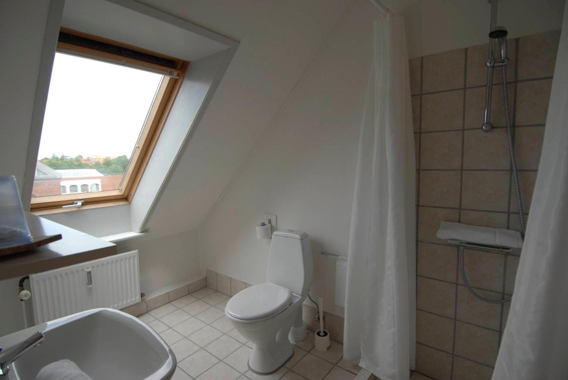 Budget Triple Room with Private Bathroom