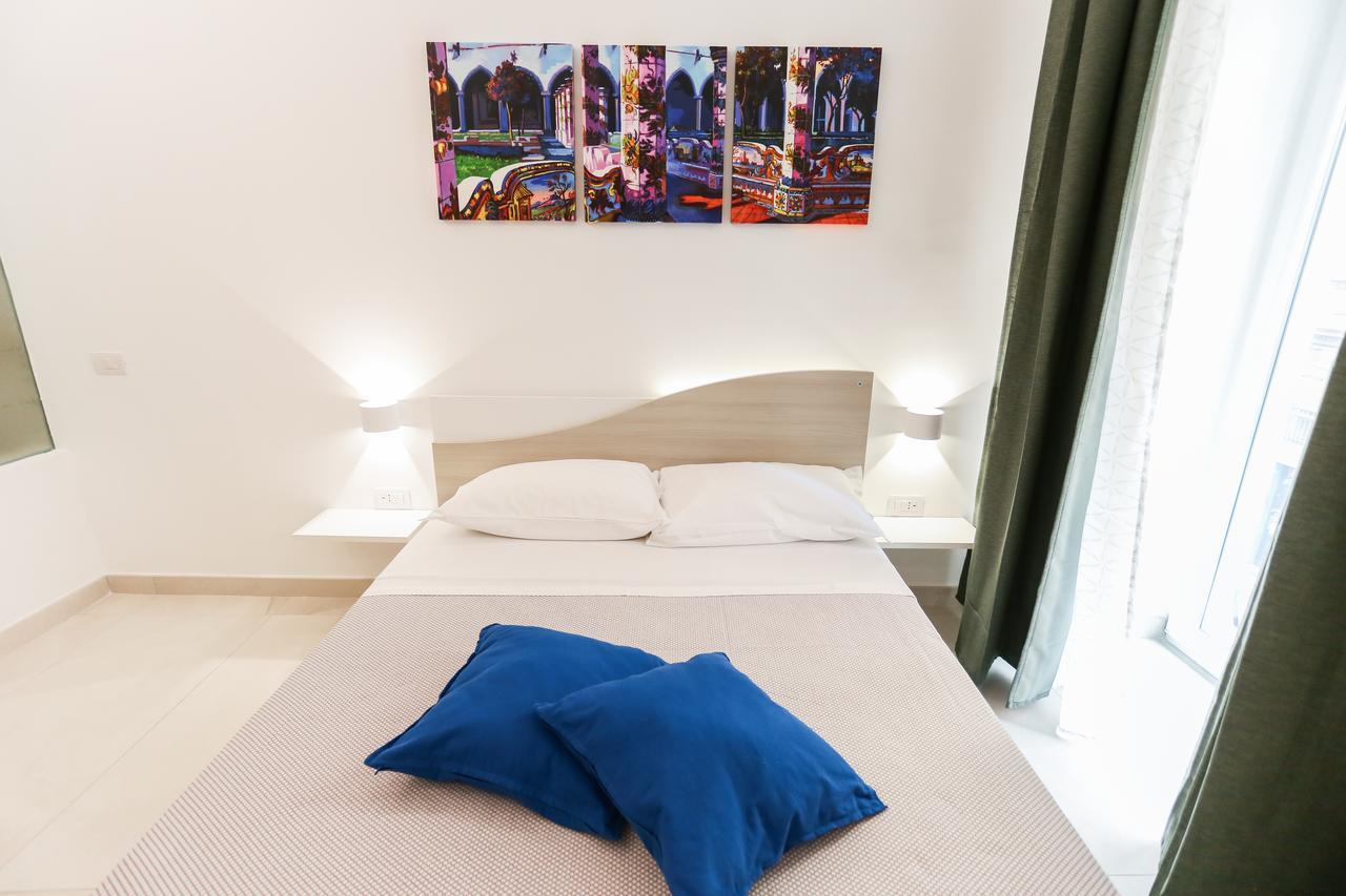 Double Room with Balcony,695779929:JPEG