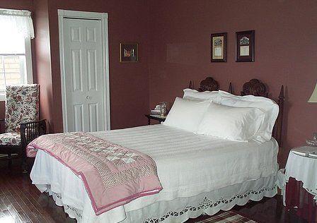 Queen Room with Shared Bathroom
