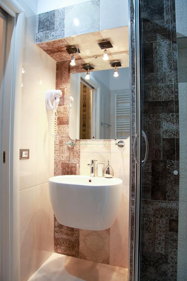 Triple Room,696512436:JPEG