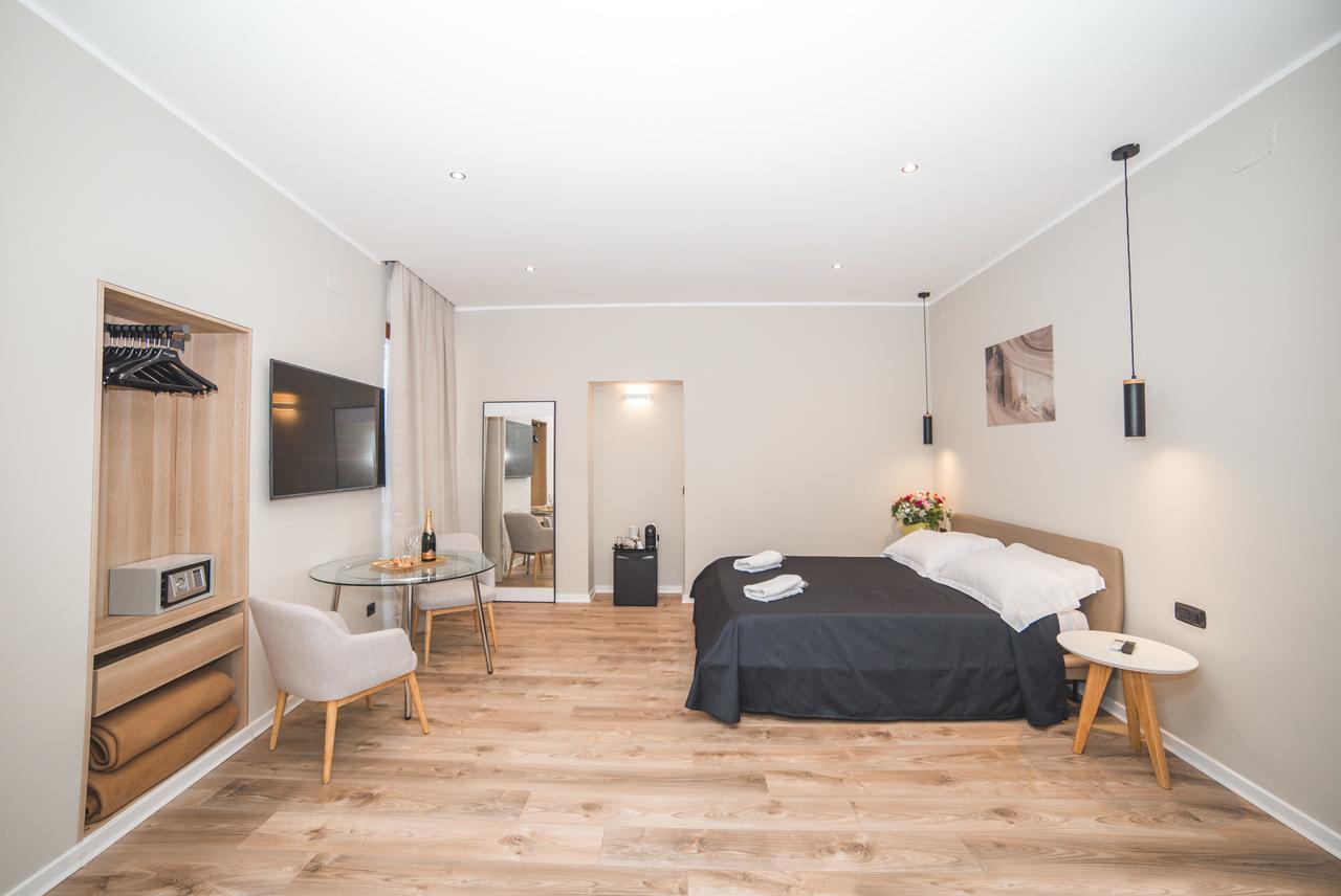 Triple Room,697283901:JPEG