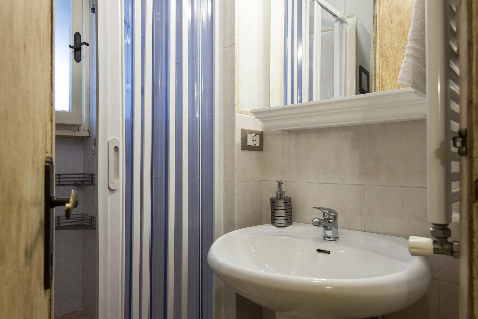 Camera Matrimoniale con Bagno Privato Esterno