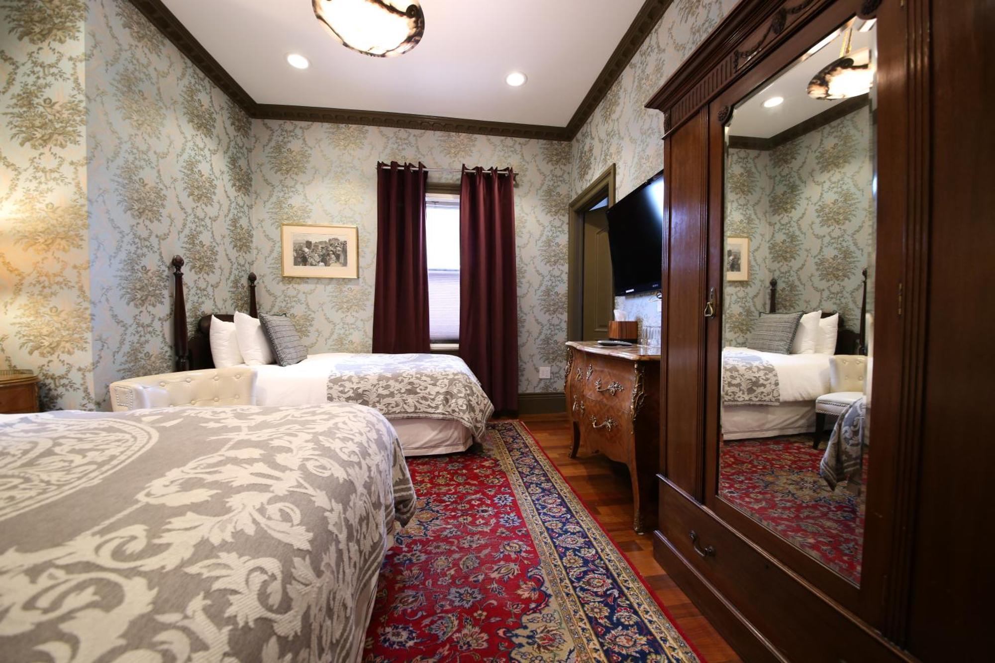 Queen Room,699068160:JPEG