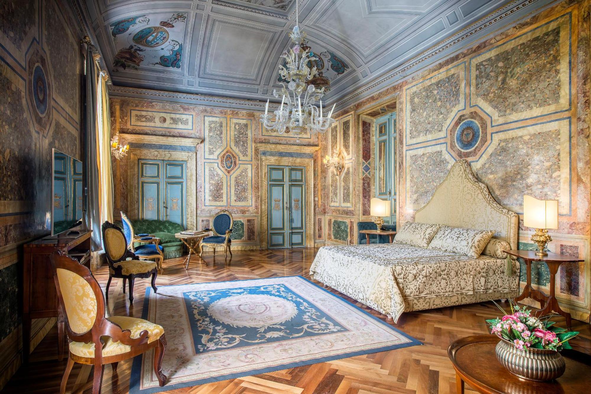 Queen Hortense Suite,702750178:JPEG