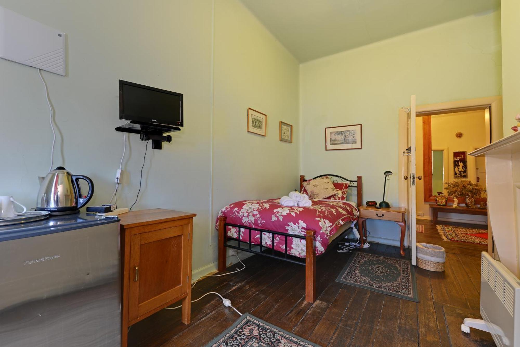 Single Room,706559110:JPEG