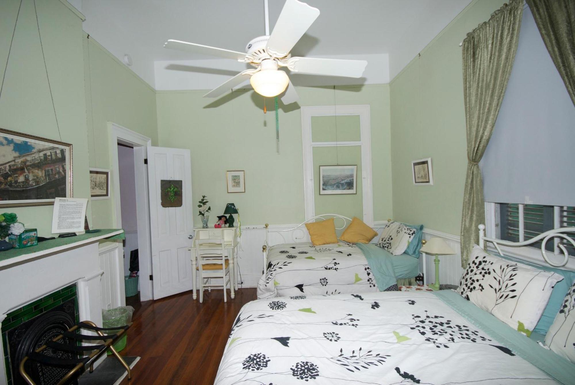 Room Queen Single Bed Stall Shower