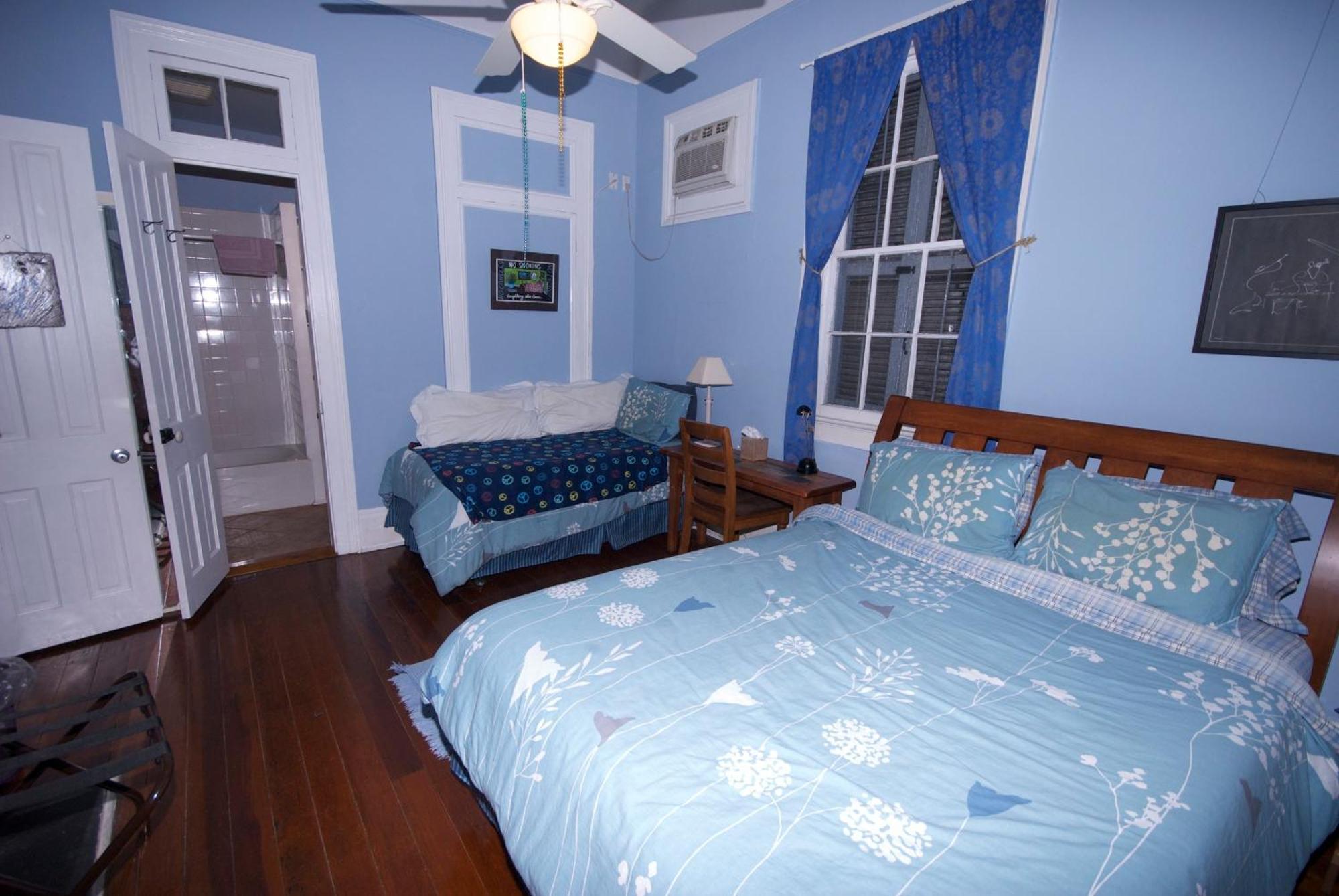 Room Queen Single Bed Tub or Shower