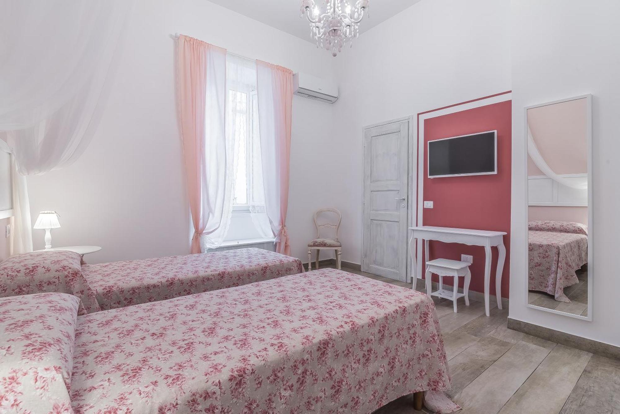 Camera Matrimoniale/Doppia con Letti Singoli con Bagno Privato