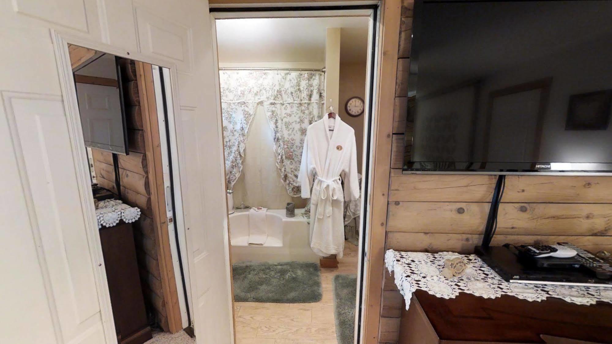 King Suite with Spa Bath