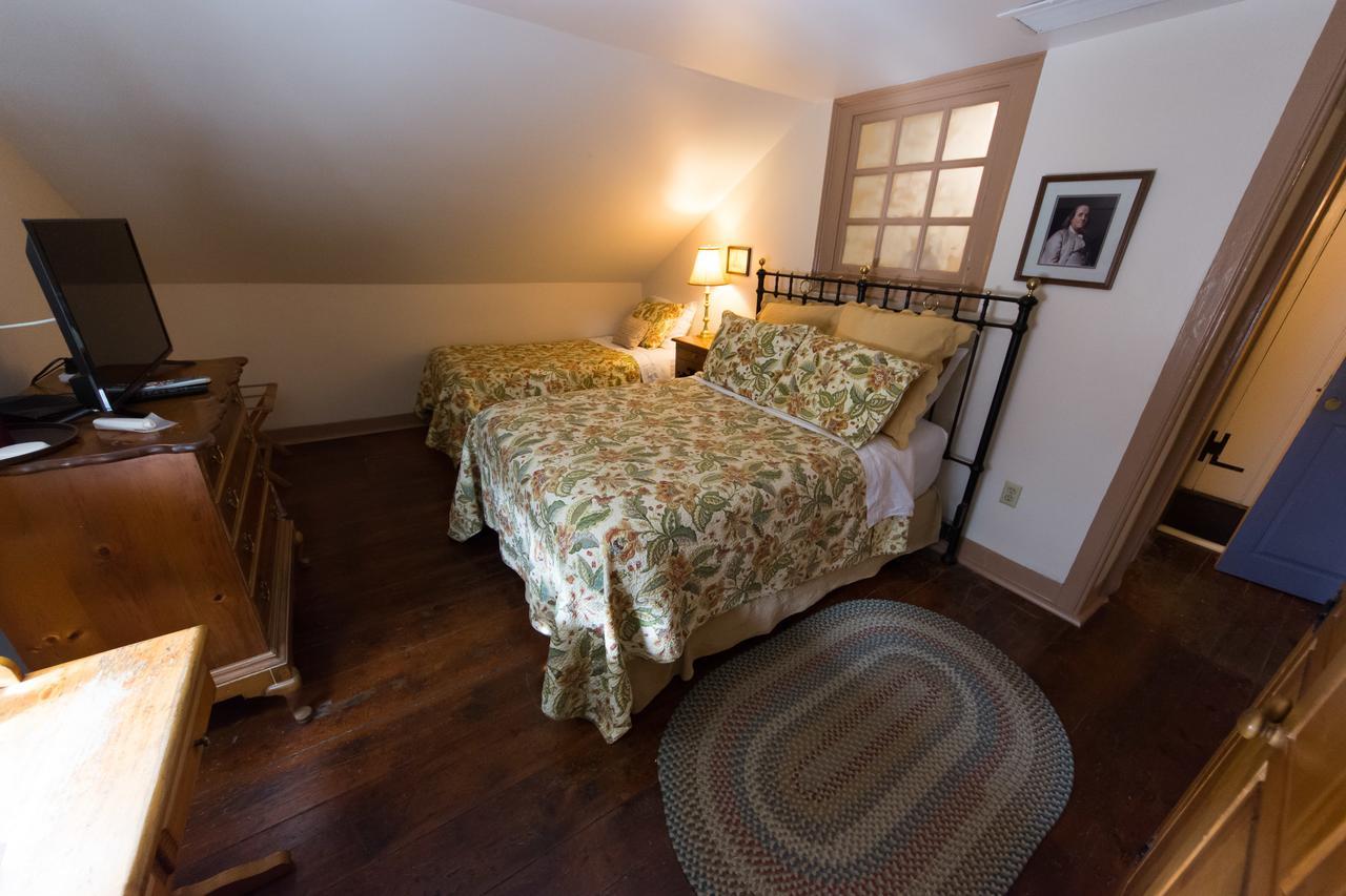 Double or Twin Room with Private Bathroom